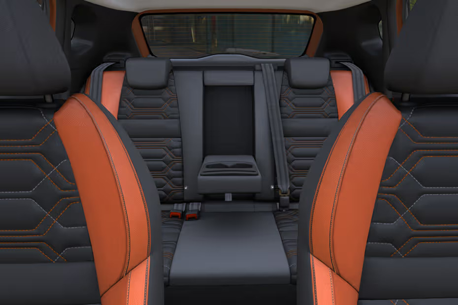 nissan-magnite-cng-rear-seats 2025 की सबसे किफायती CNG SUV? पढ़ें Nissan Magnite CNG की पूरी जानकारी हिंदी में