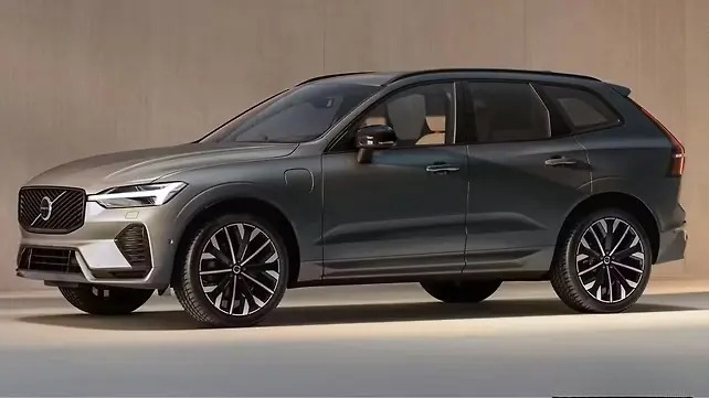 volvo-xc60-exterior-left-front-three-quarter Volvo XC60 माइल्ड हाइब्रिड भारत में लॉन्च – Mercedes, BMW और Audi को कड़ी टक्कर!